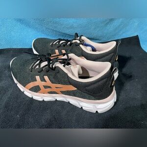 Women’s NWT ASICS gel shoes sz. 9.5  1022A110